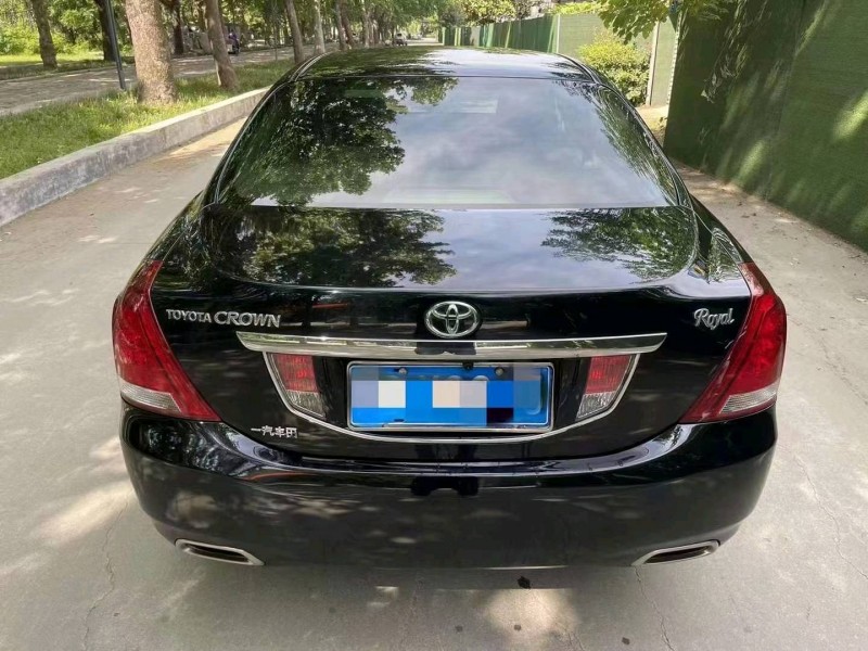 济宁12年丰田皇冠9