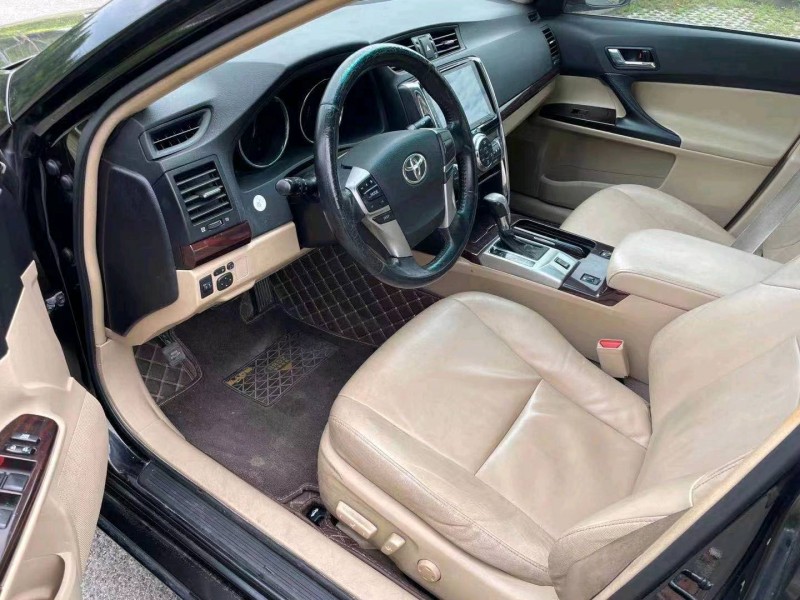 潍坊12年丰田锐志4