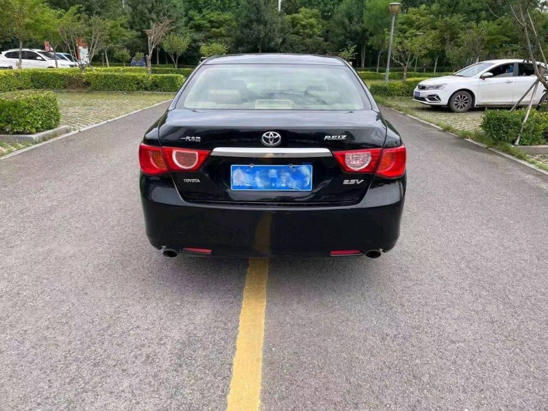 潍坊12年丰田锐志9