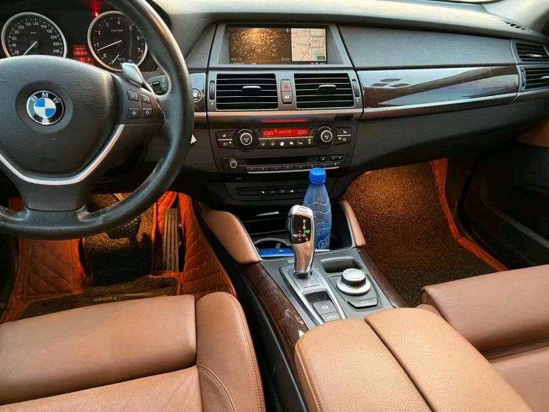 济宁09年宝马X65