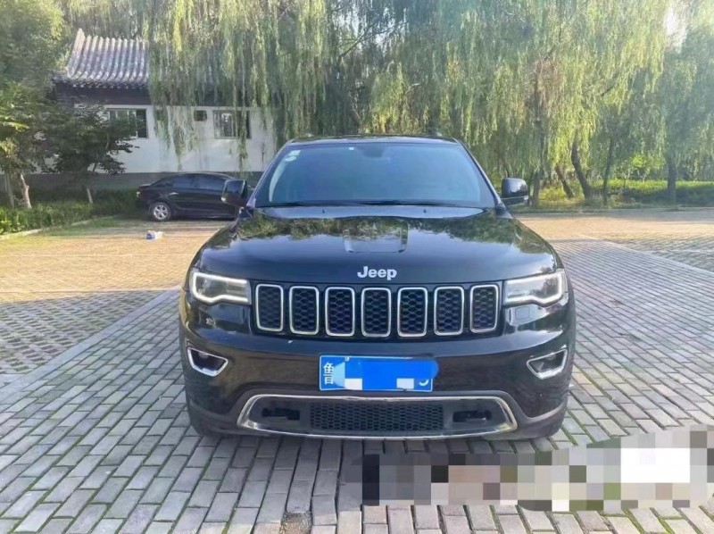 濟寧18年Jeep大切諾基1