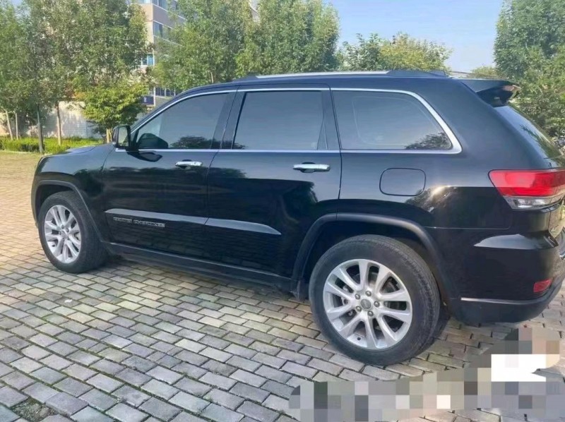 濟寧18年Jeep大切諾基7