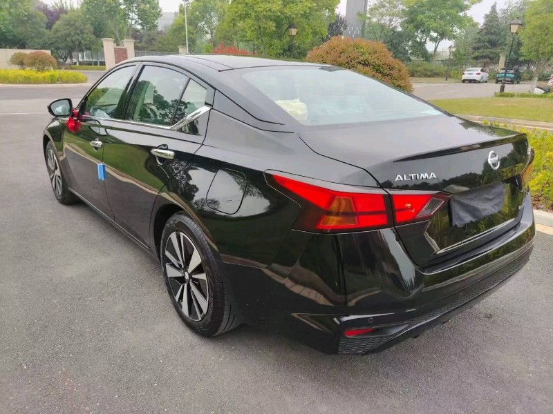 成都22年日产天籁8