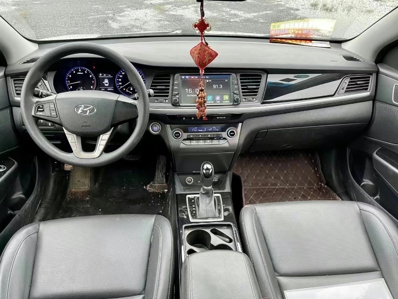 潍坊18年现代名图9