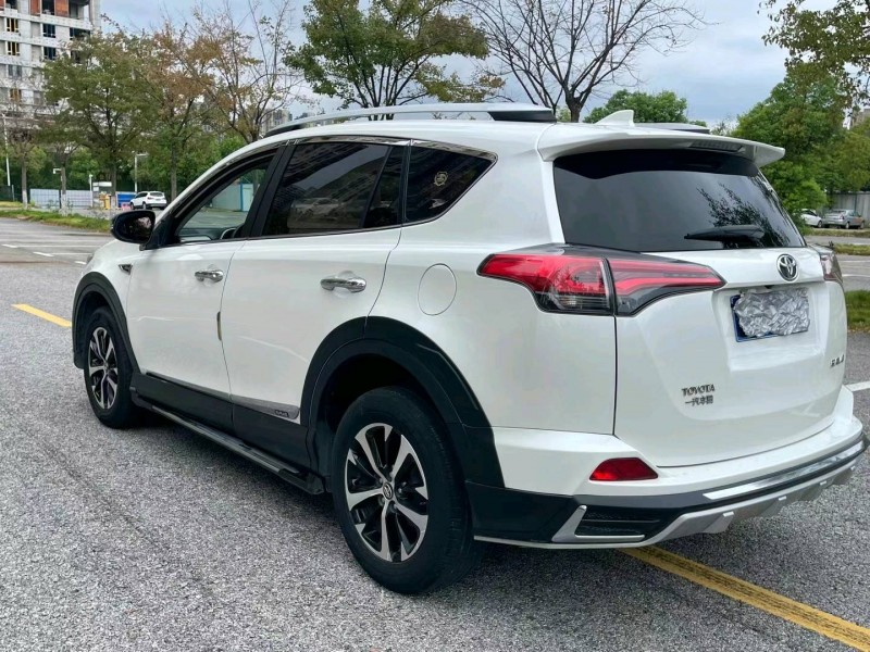 北京18年丰田RAV4荣放2