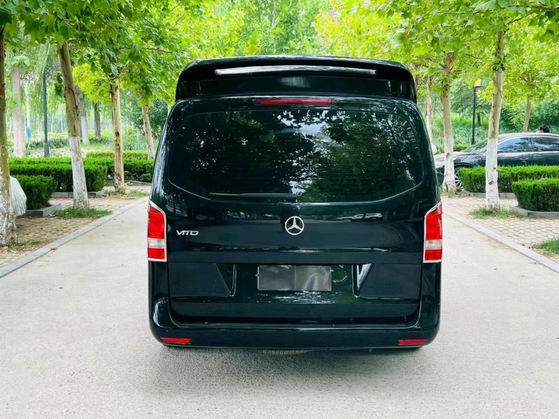 东营17年奔驰威霆3