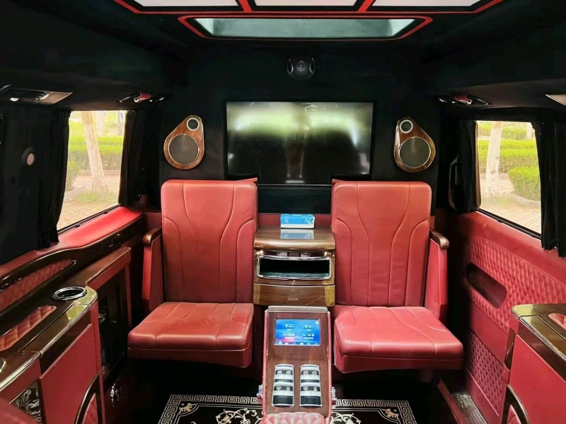 东营17年奔驰威霆4