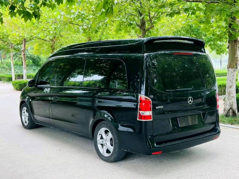 东营17年奔驰威霆5