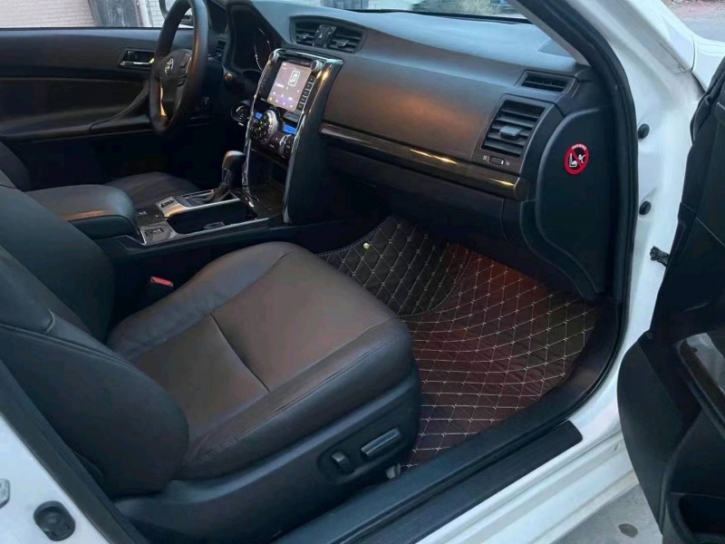 北京15年丰田锐志8