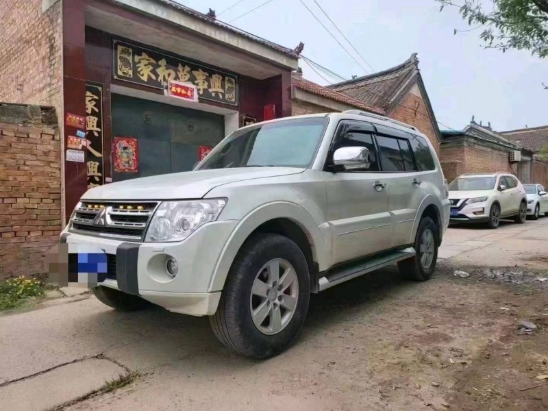 东营10年三菱帕杰罗4