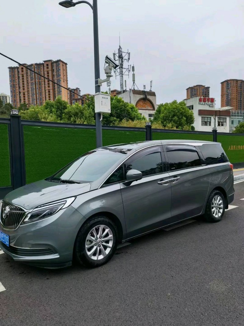 北京17年别克GL82