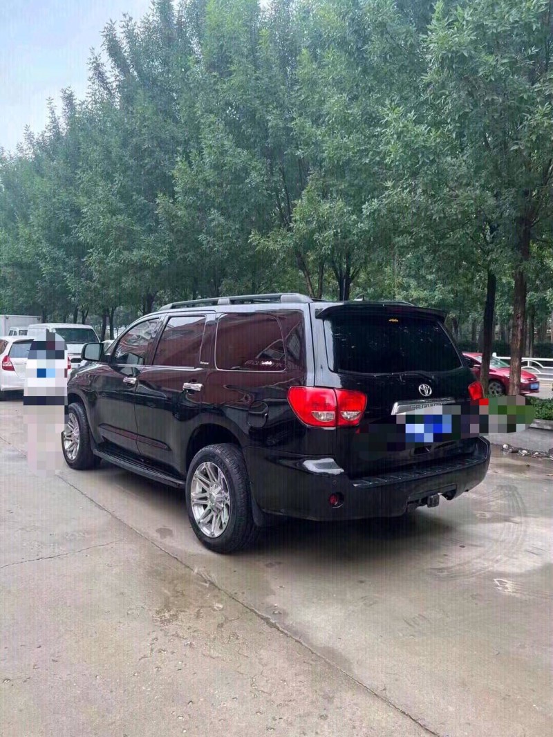 北京11年丰田红杉8
