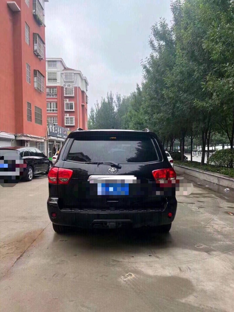 北京11年丰田红杉9