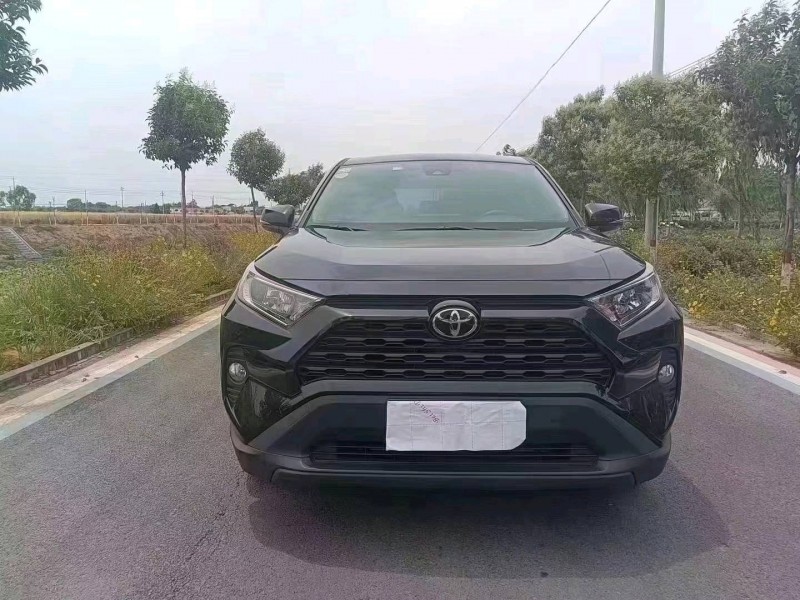 枣庄21年丰田RAV4荣放1