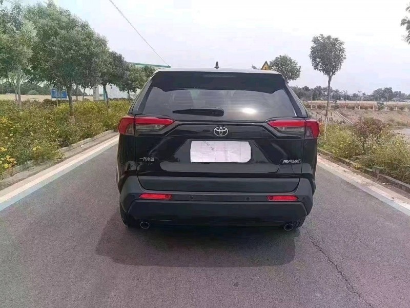 枣庄21年丰田RAV4荣放4