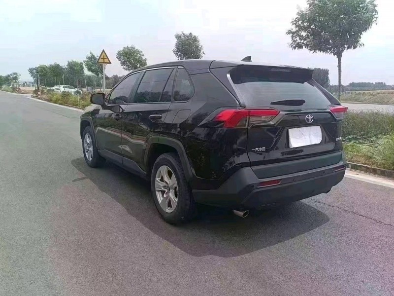 枣庄21年丰田RAV4荣放7