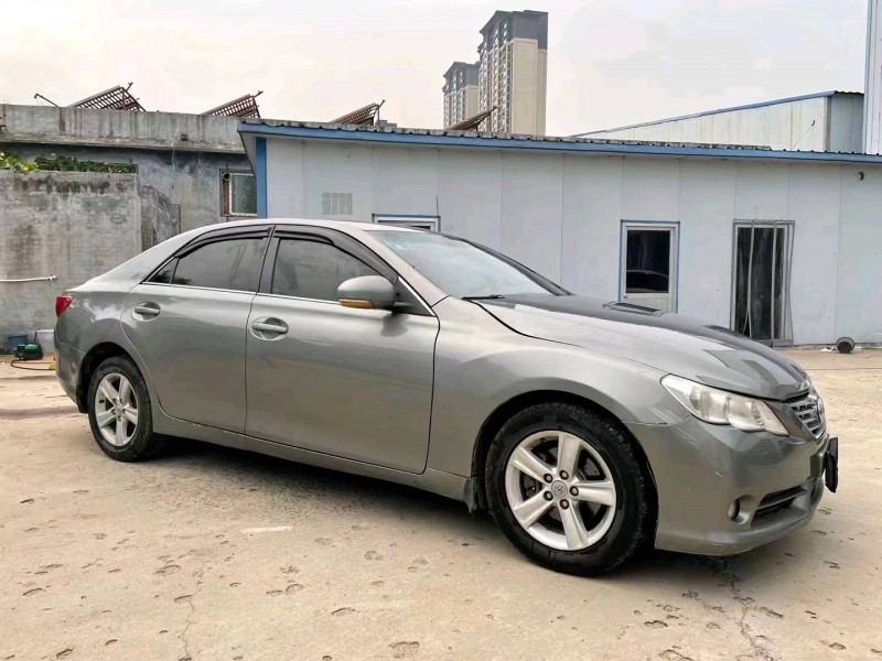 济宁12年丰田锐志2