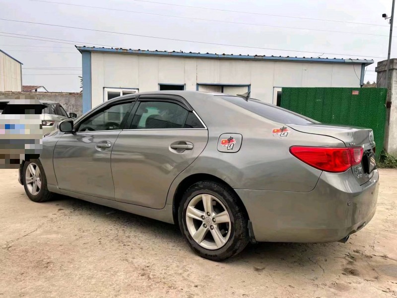 济宁12年丰田锐志7