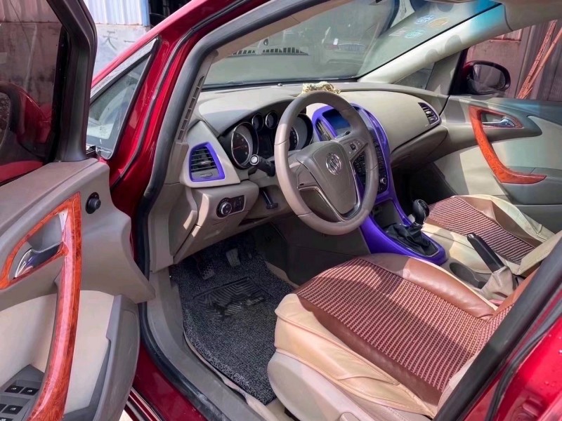 济宁11年别克英朗GT6