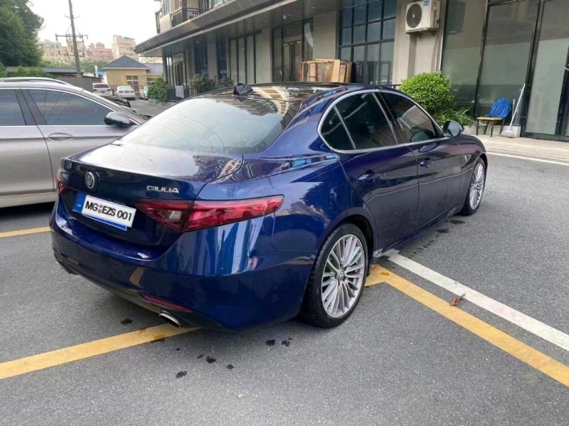 广州17年阿尔法·罗密欧Giulia7