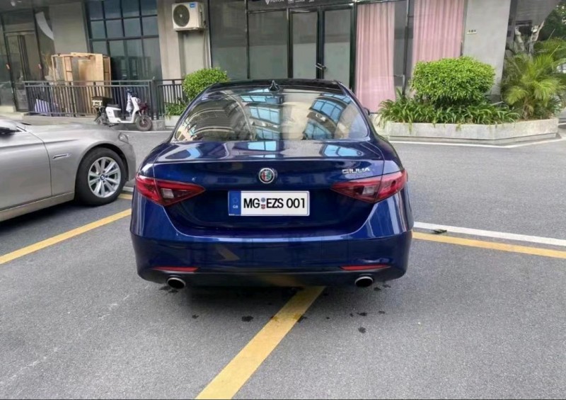 广州17年阿尔法·罗密欧Giulia9