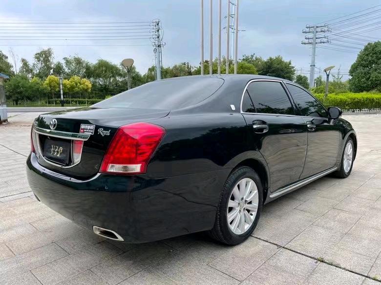 盐城11年丰田皇冠8