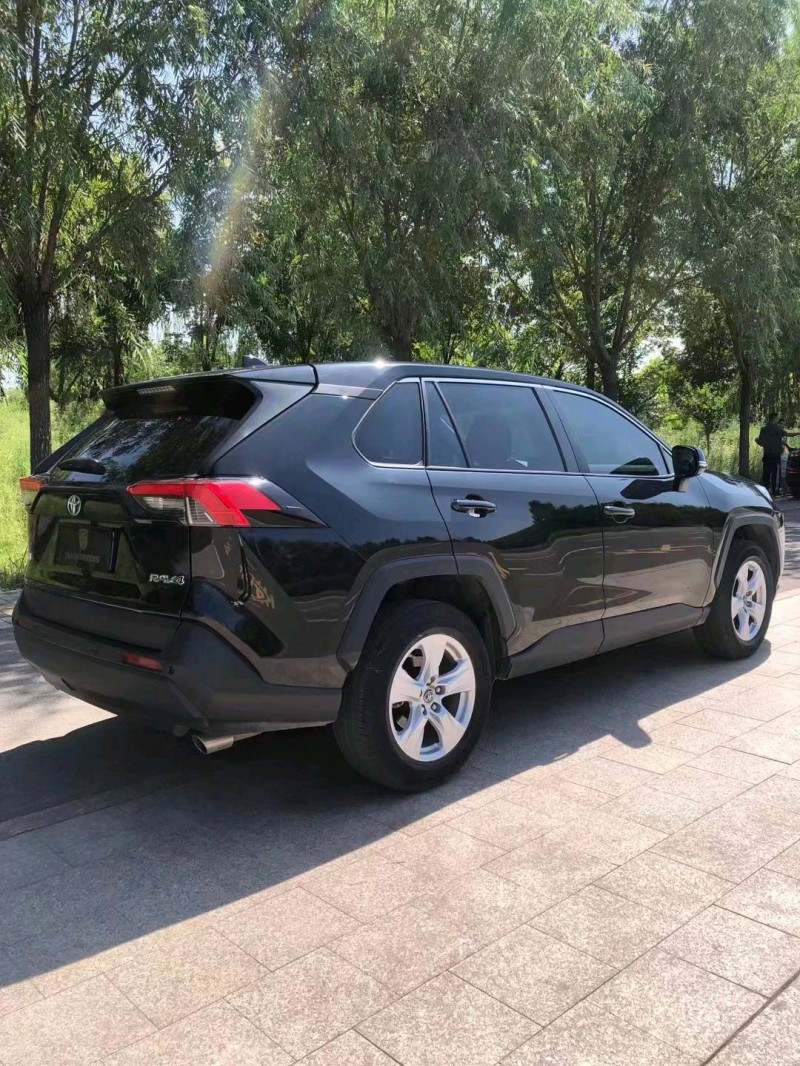 枣庄21年丰田RAV4荣放4