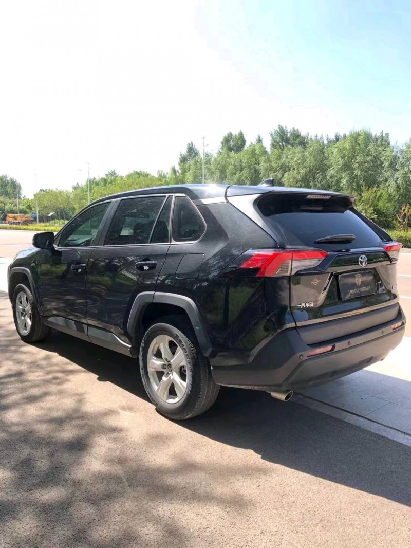 枣庄21年丰田RAV4荣放7