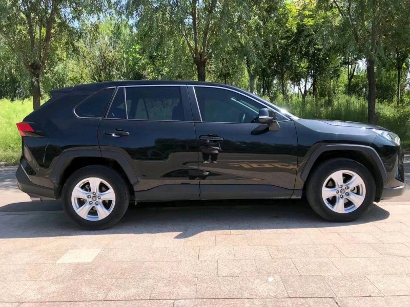 枣庄21年丰田RAV4荣放9