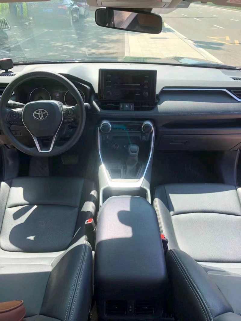 枣庄21年丰田RAV4荣放8