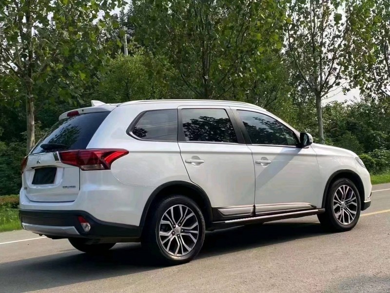 徐州18年三菱欧蓝德8