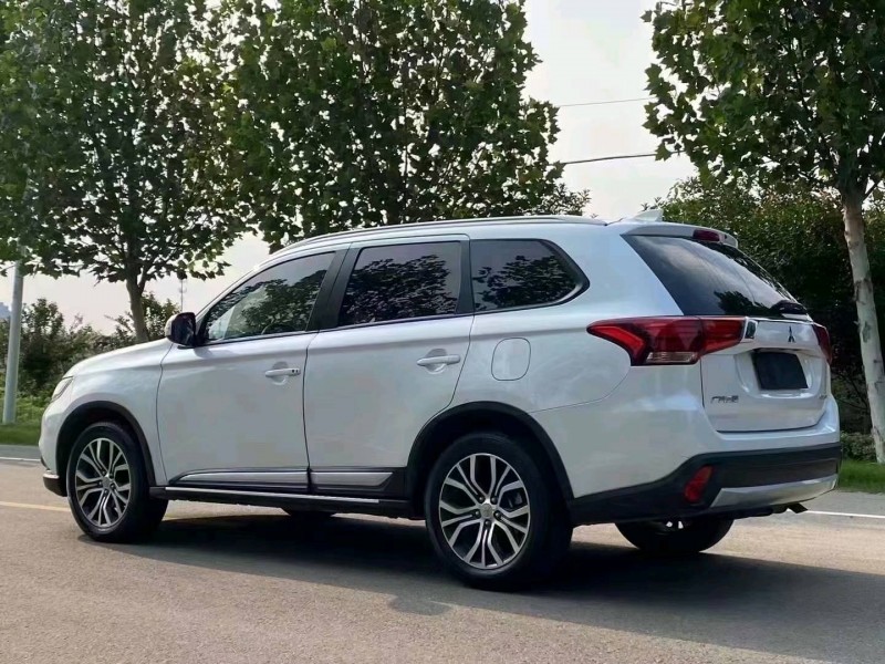 徐州18年三菱欧蓝德9