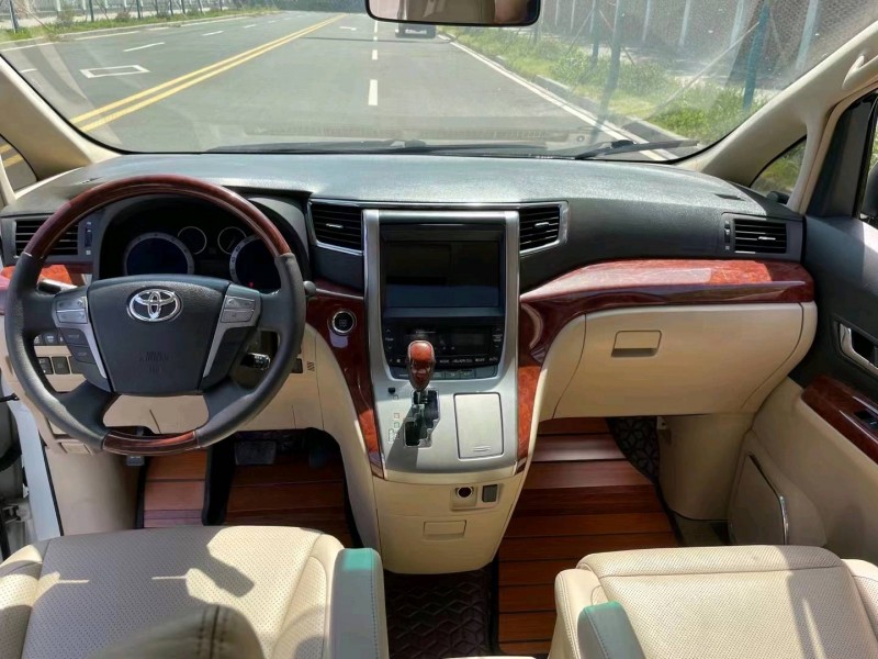 北京14年丰田埃尔法4