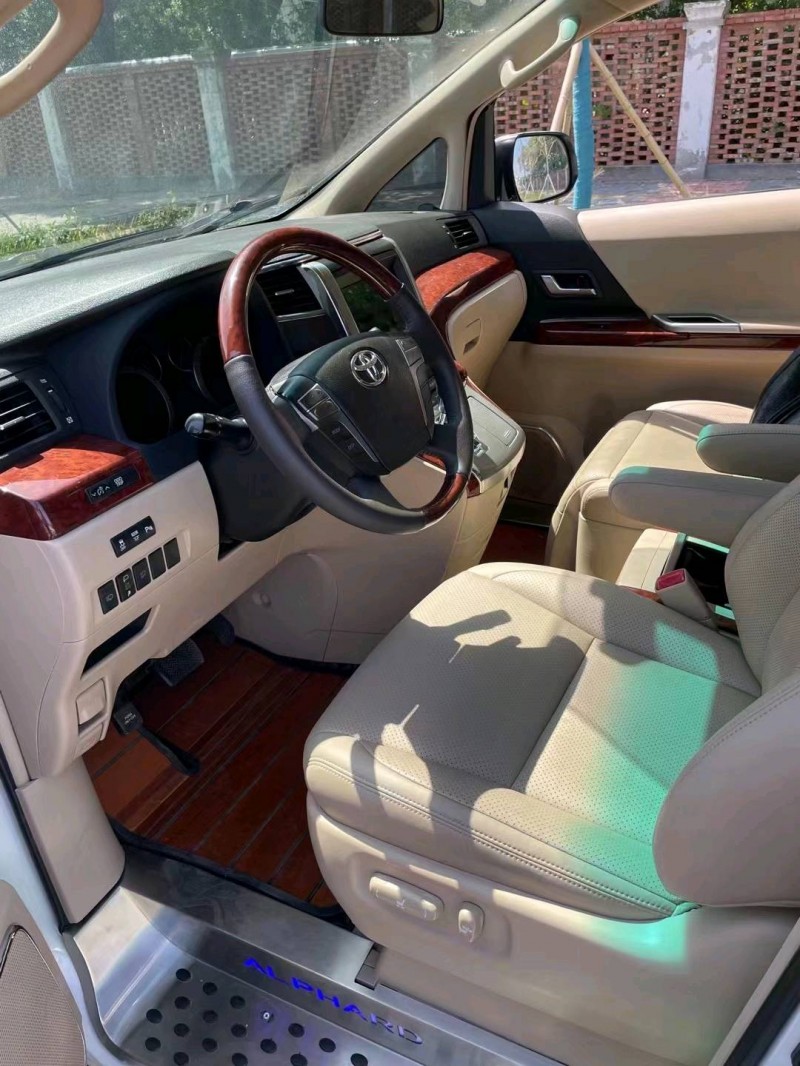 北京14年丰田埃尔法5