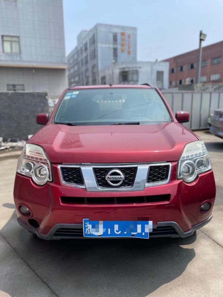 杭州13年日產奇駿1