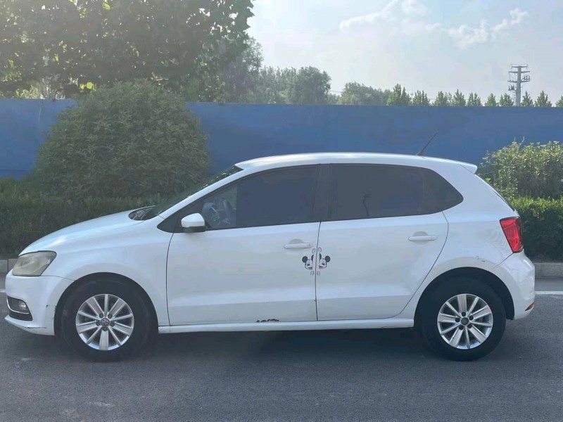 济宁17年大众polo6