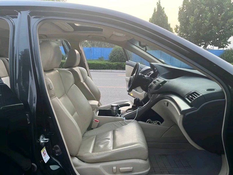 济宁14年本田思铂睿3