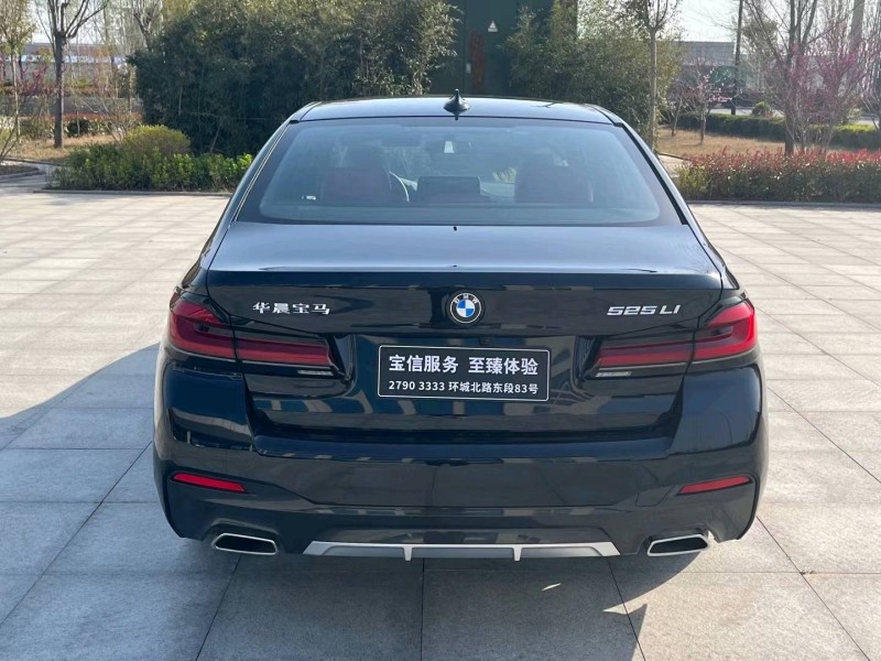 济宁22年宝马5系9