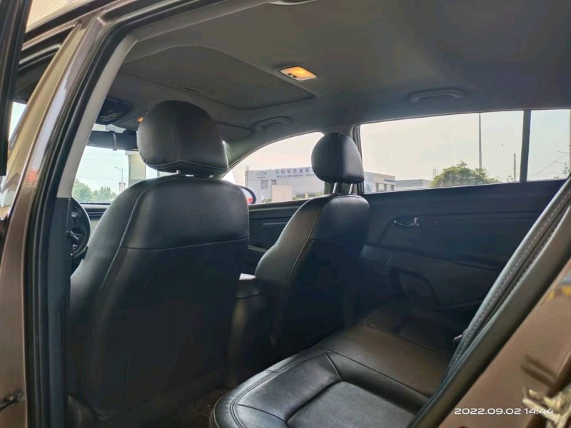 保定13年起亚智跑8