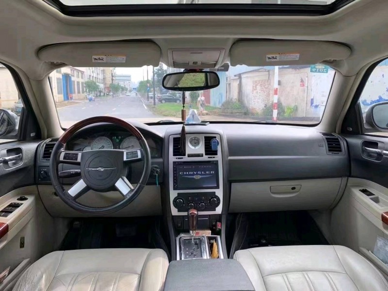江门09年克莱斯勒300C5