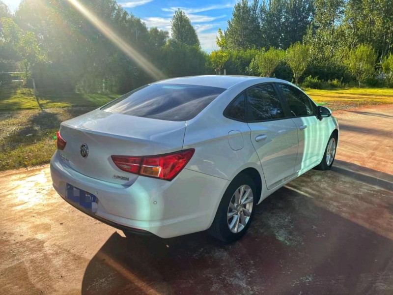 青岛19年别克威朗4