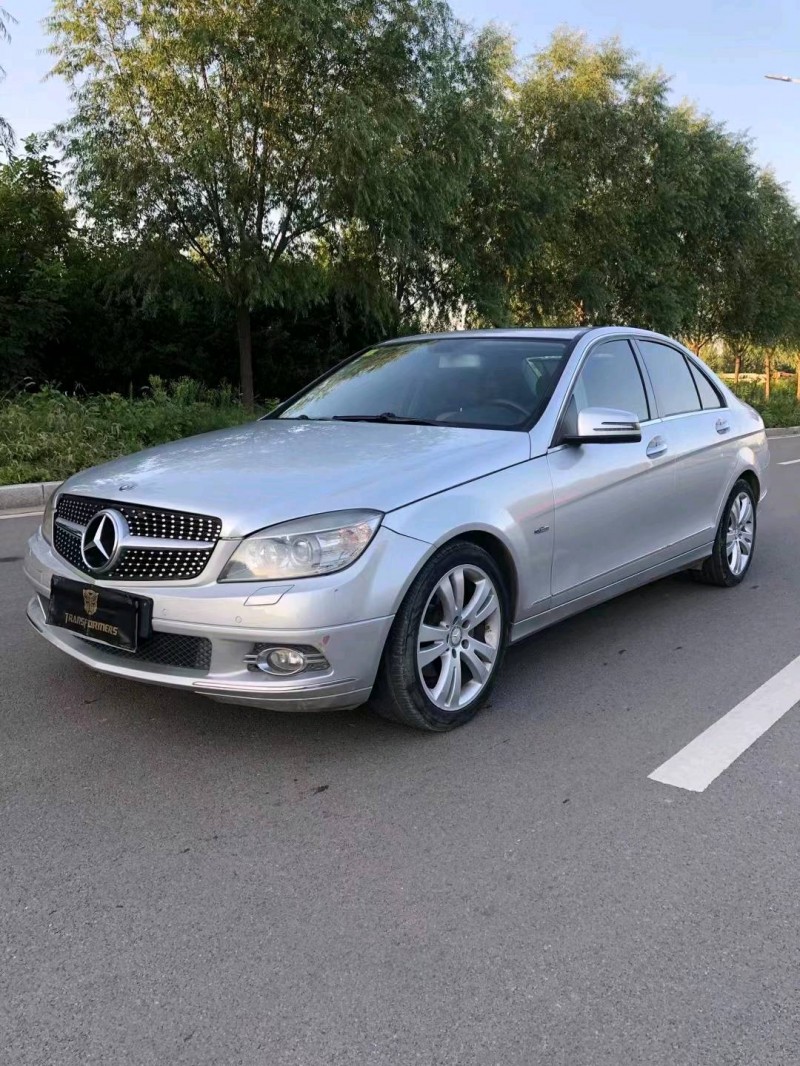 东营11年奔驰C2