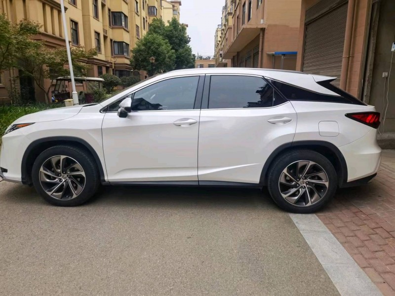 广州17年雷克萨斯RX3