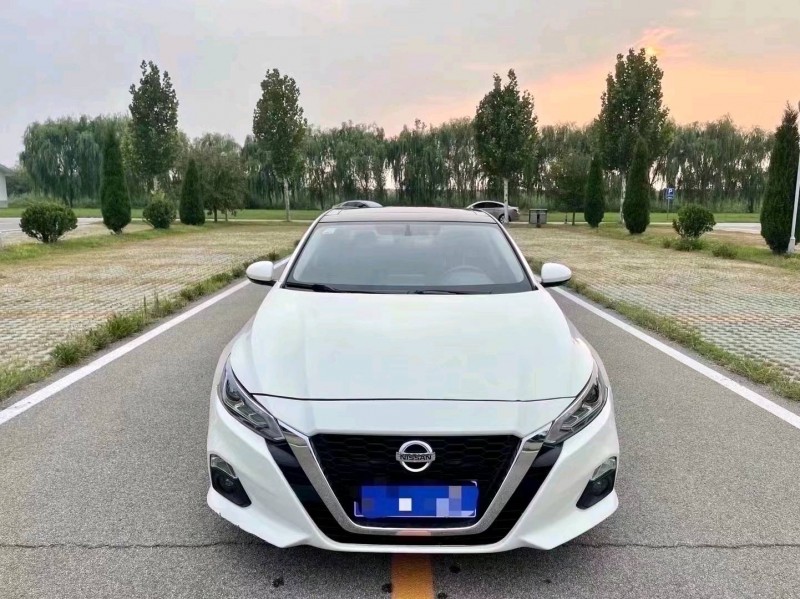 東營20年日產天籟1