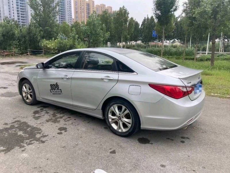 北京13年现代索纳塔八6