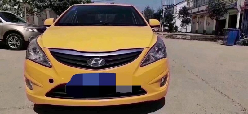 北京12年现代瑞纳1