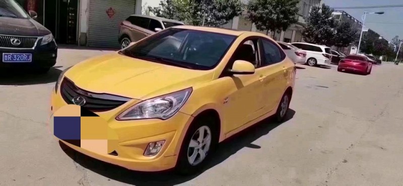 北京12年现代瑞纳2