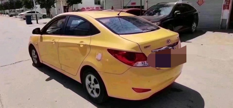 北京12年现代瑞纳9