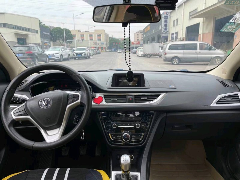 东莞18年长安汽车悦翔V74