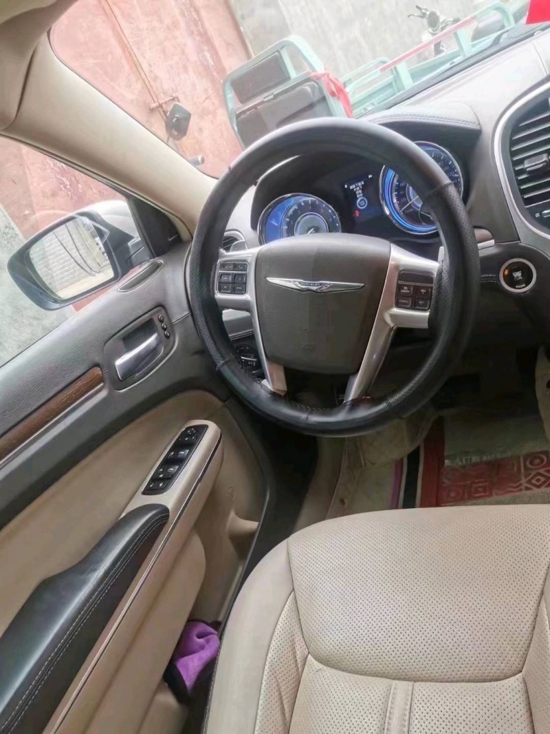 棗莊14年克萊斯勒300C5